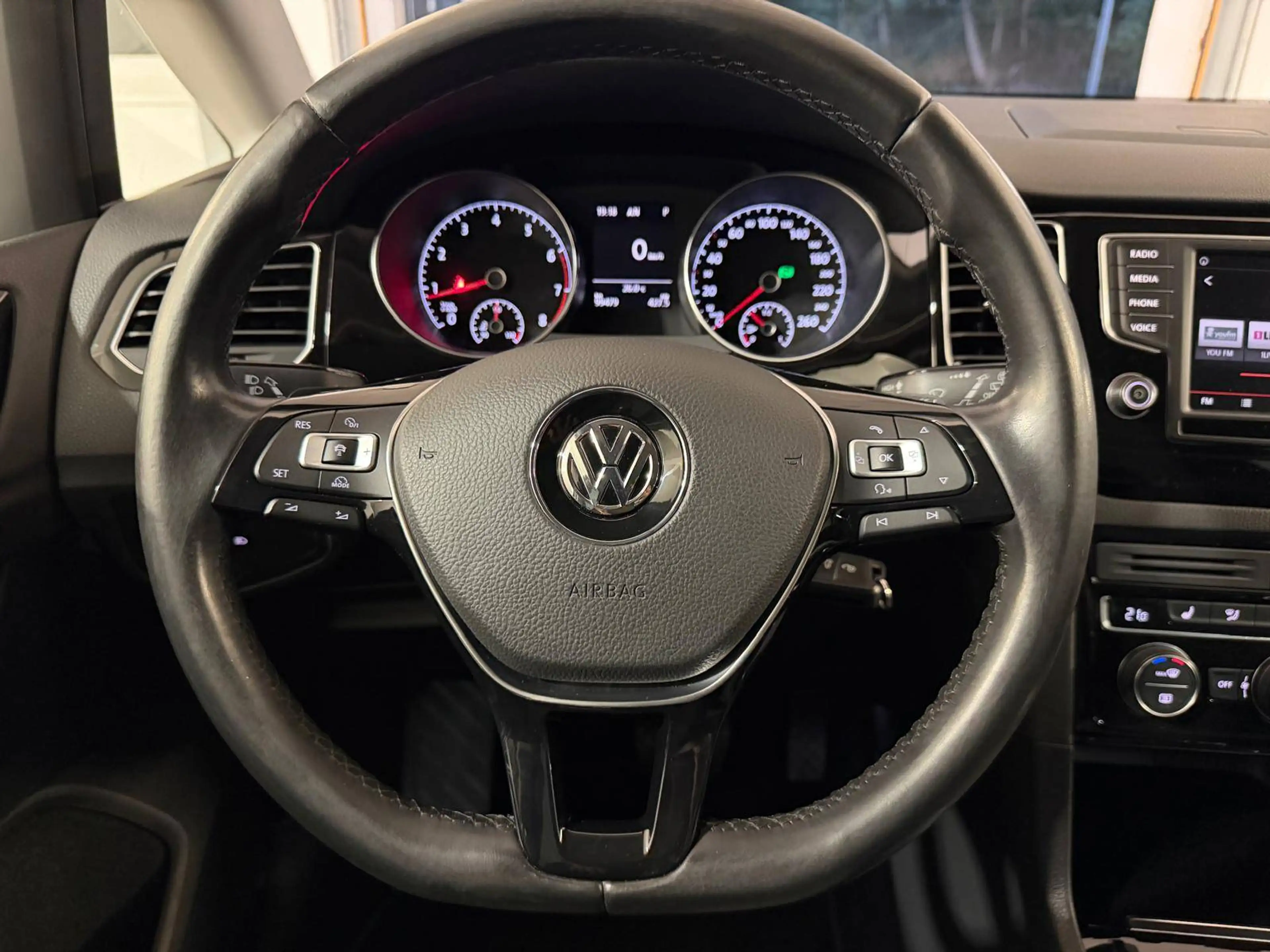 Volkswagen Golf Sportsvan Highline BlueMotion — photo 15