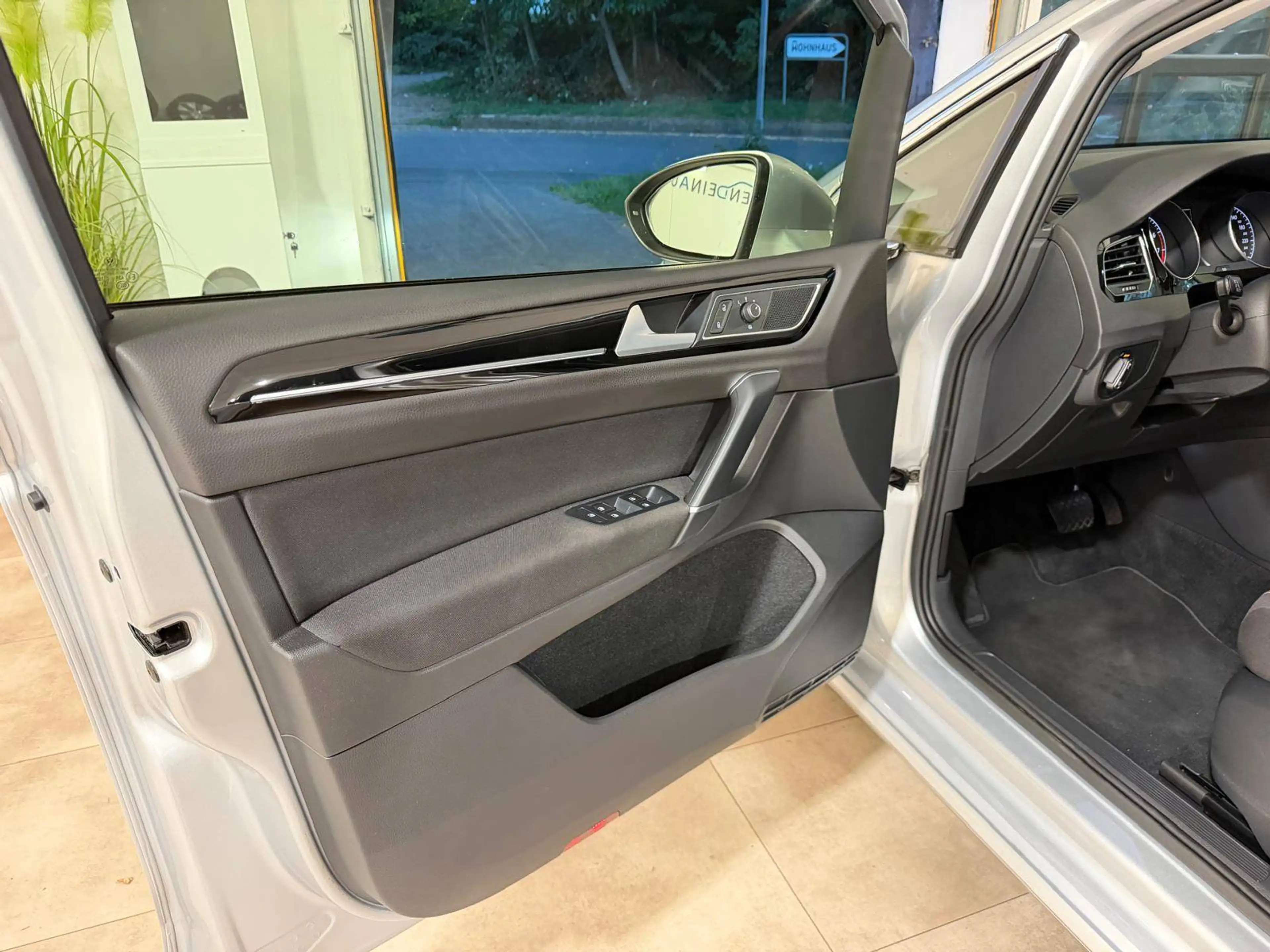 Volkswagen Golf Sportsvan Highline BlueMotion — photo 11