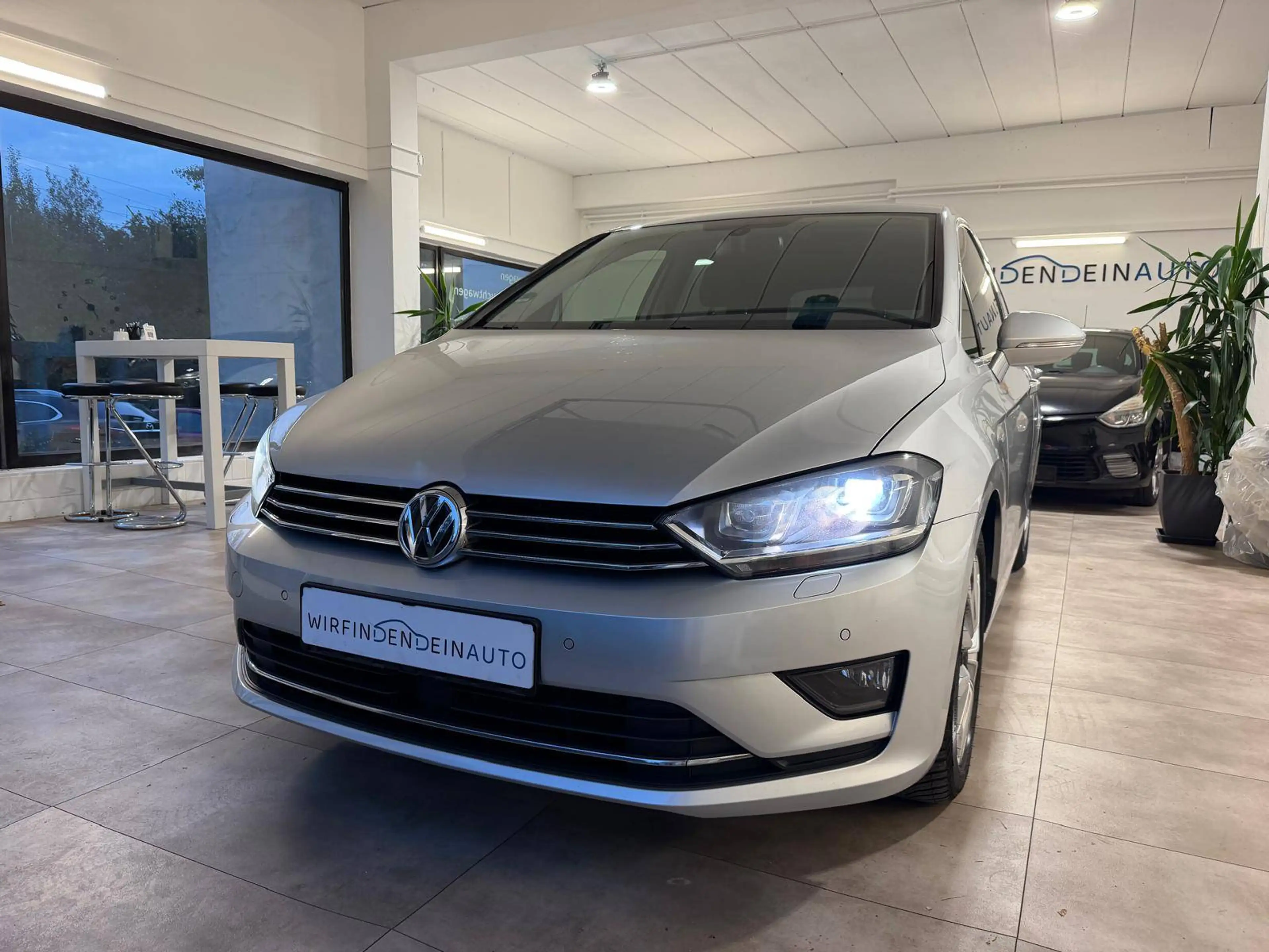Volkswagen Golf Sportsvan Highline BlueMotion — photo 9
