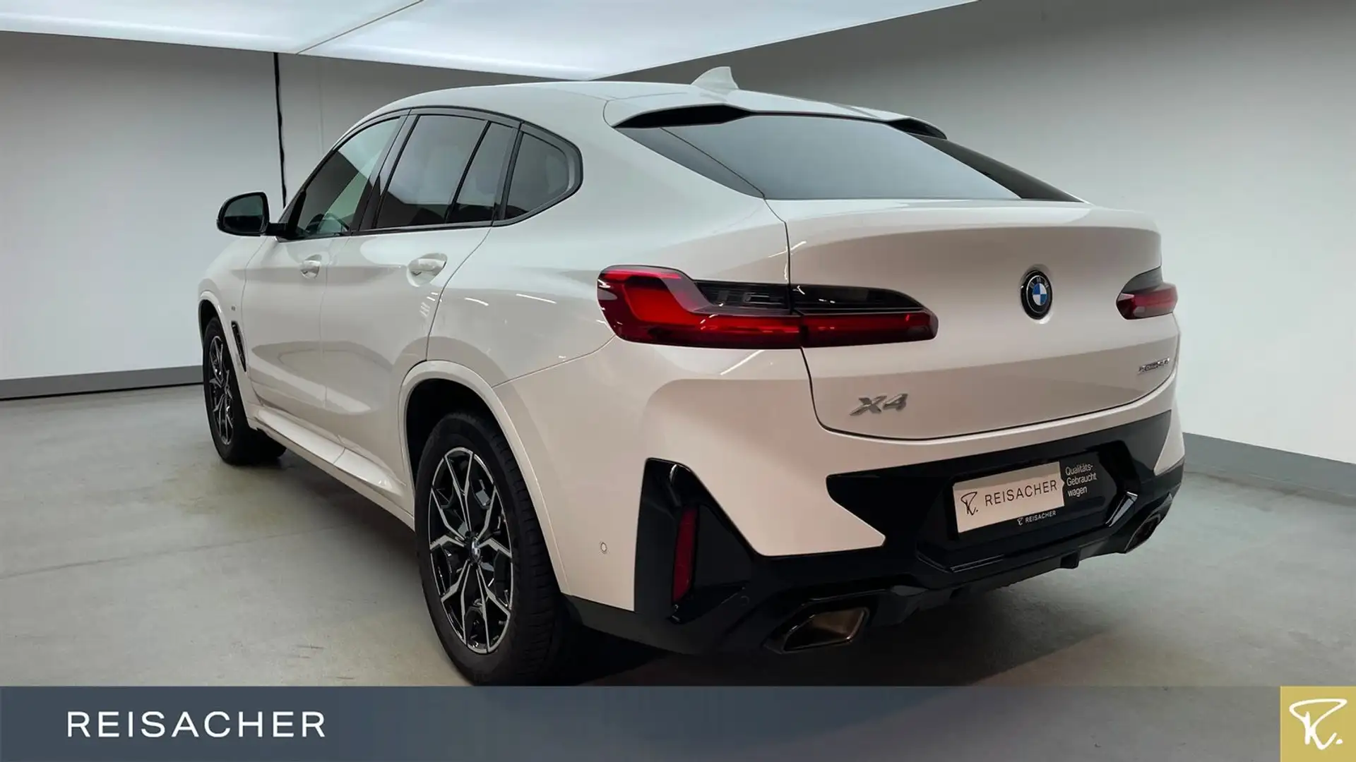 BMW X4 xDrive 30iA M-Sport AHK adapLED DA PA LCPlus Weiß - 2