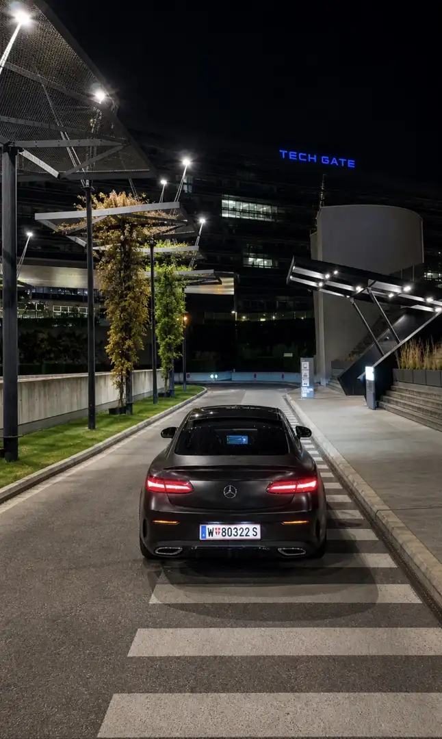 Mercedes-Benz E 220 AMG Line - 2