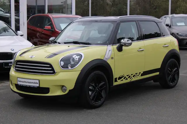 Mini Countryman view 2