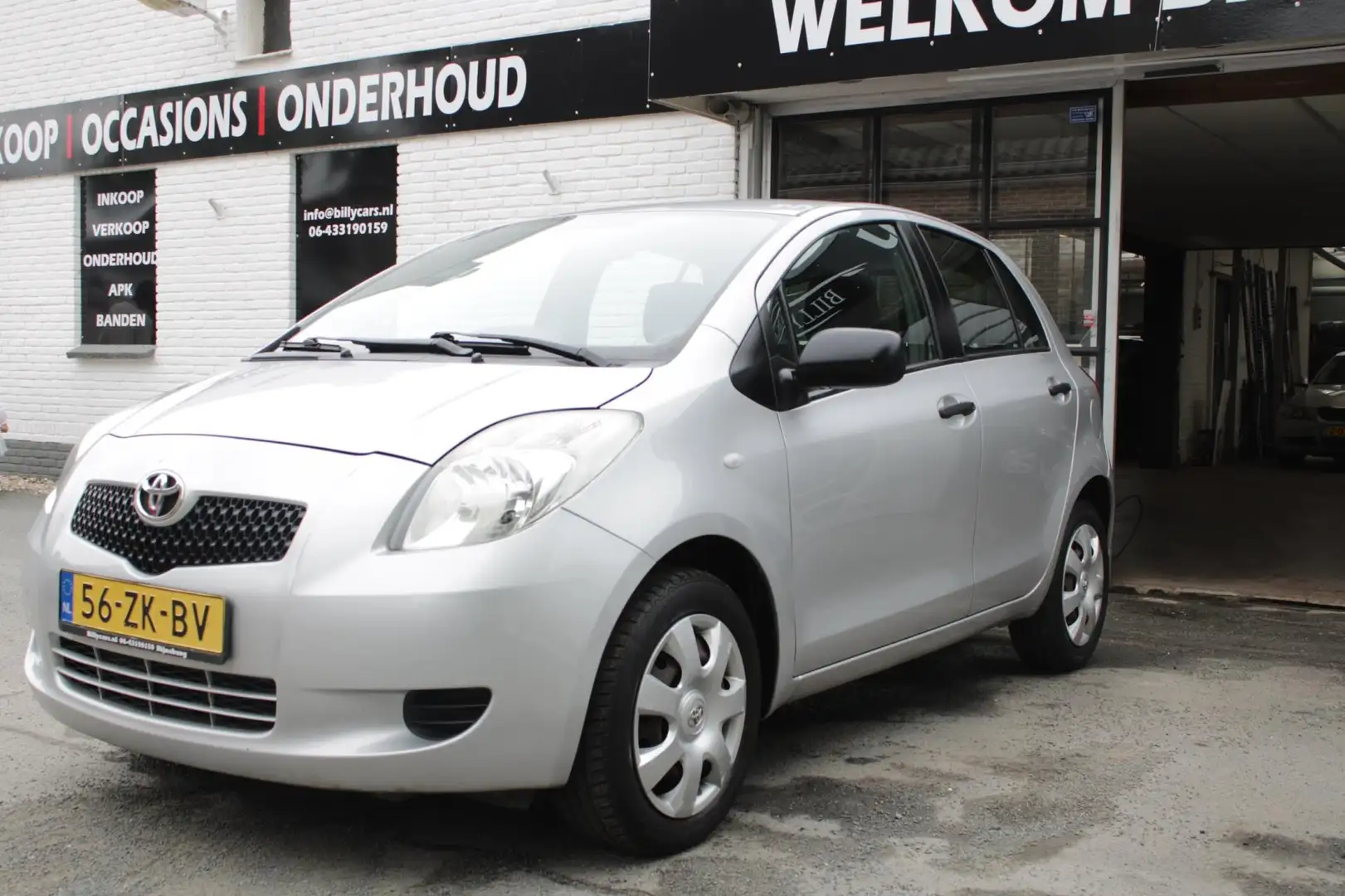Toyota Yaris 1.0 VVTi Spirit / Elektrische ramen / Trekhaak Grijs - 2