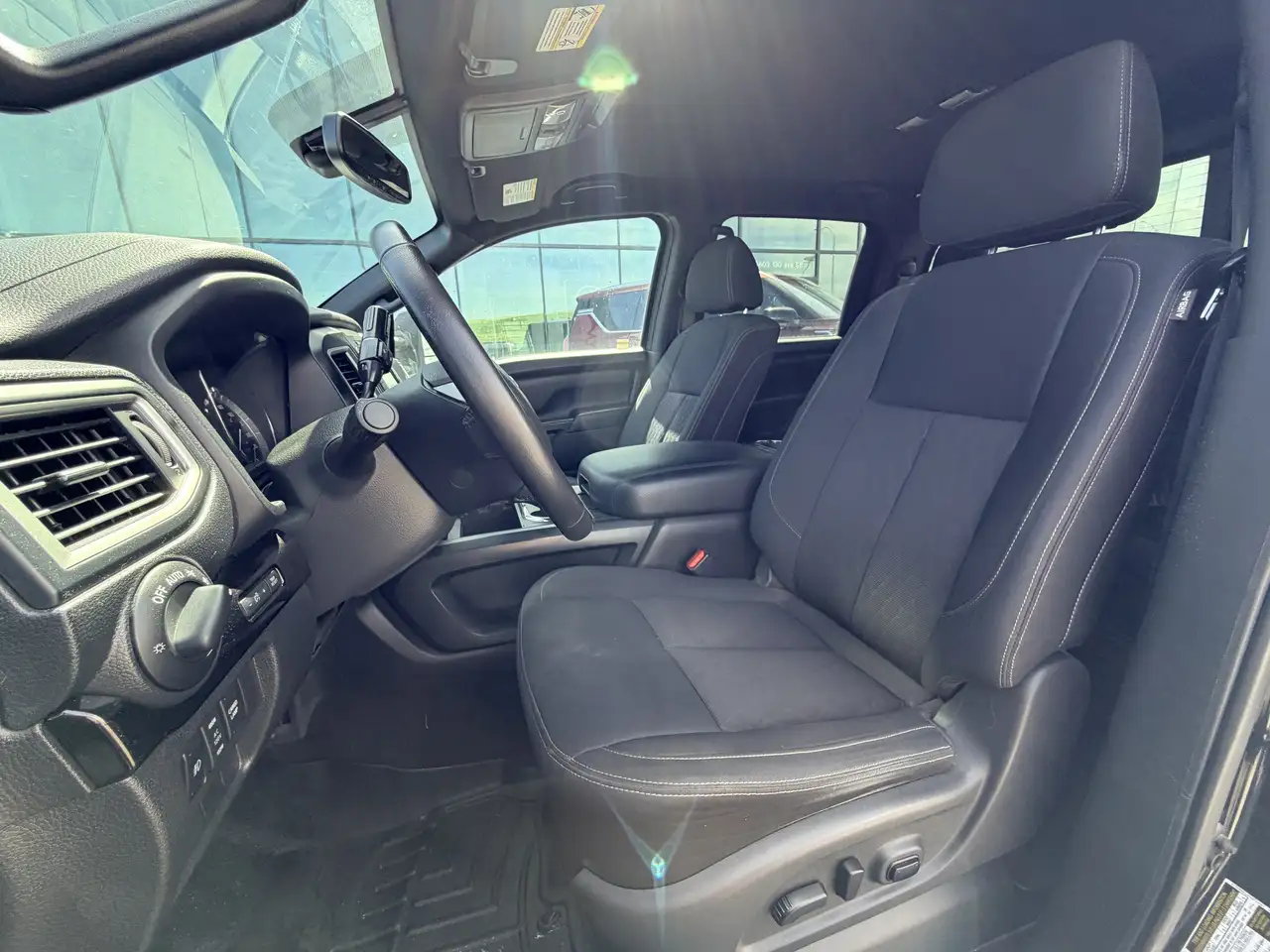 Nissan Titan снимка Nissan Titan