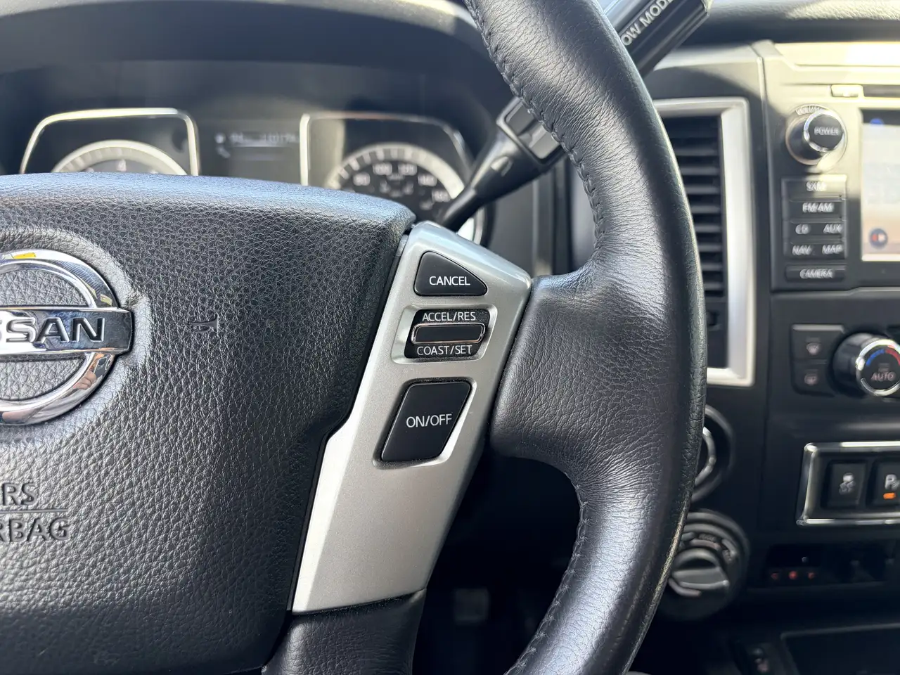 Nissan Titan снимка Nissan Titan