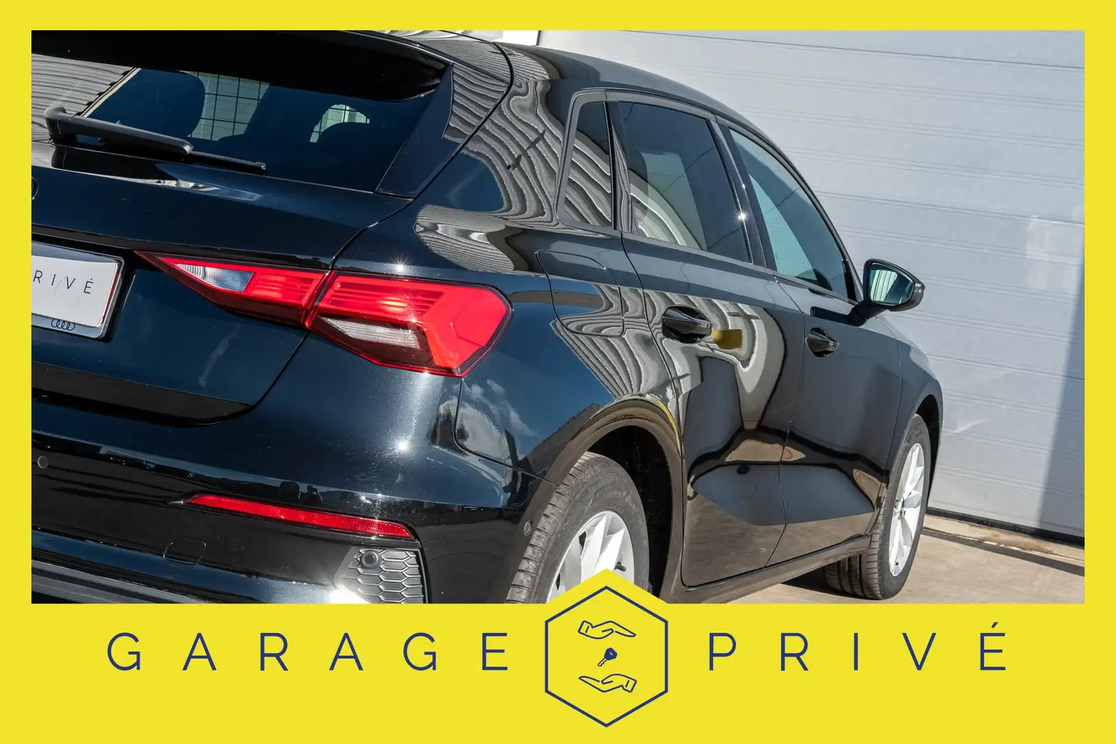 Audi A3 A3 Sportback 30 TFSI Attraction Noir - 1