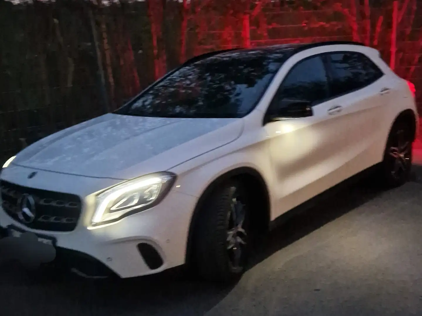 Mercedes-Benz GLA 250 Blanc - 1