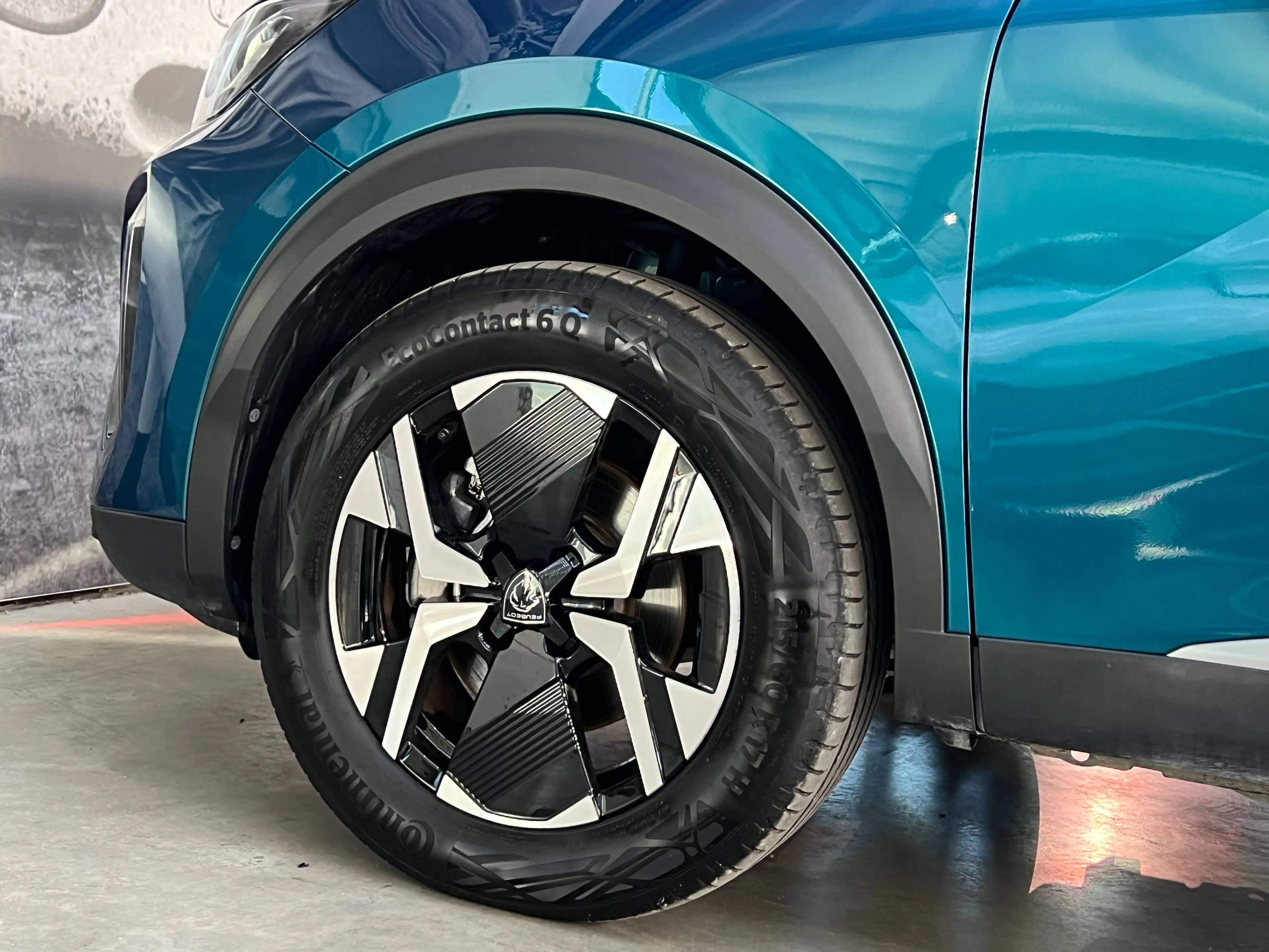 Peugeot e-2008 54 kWh Allure / Obsession Blue / Apple & Android Auto — photo 13