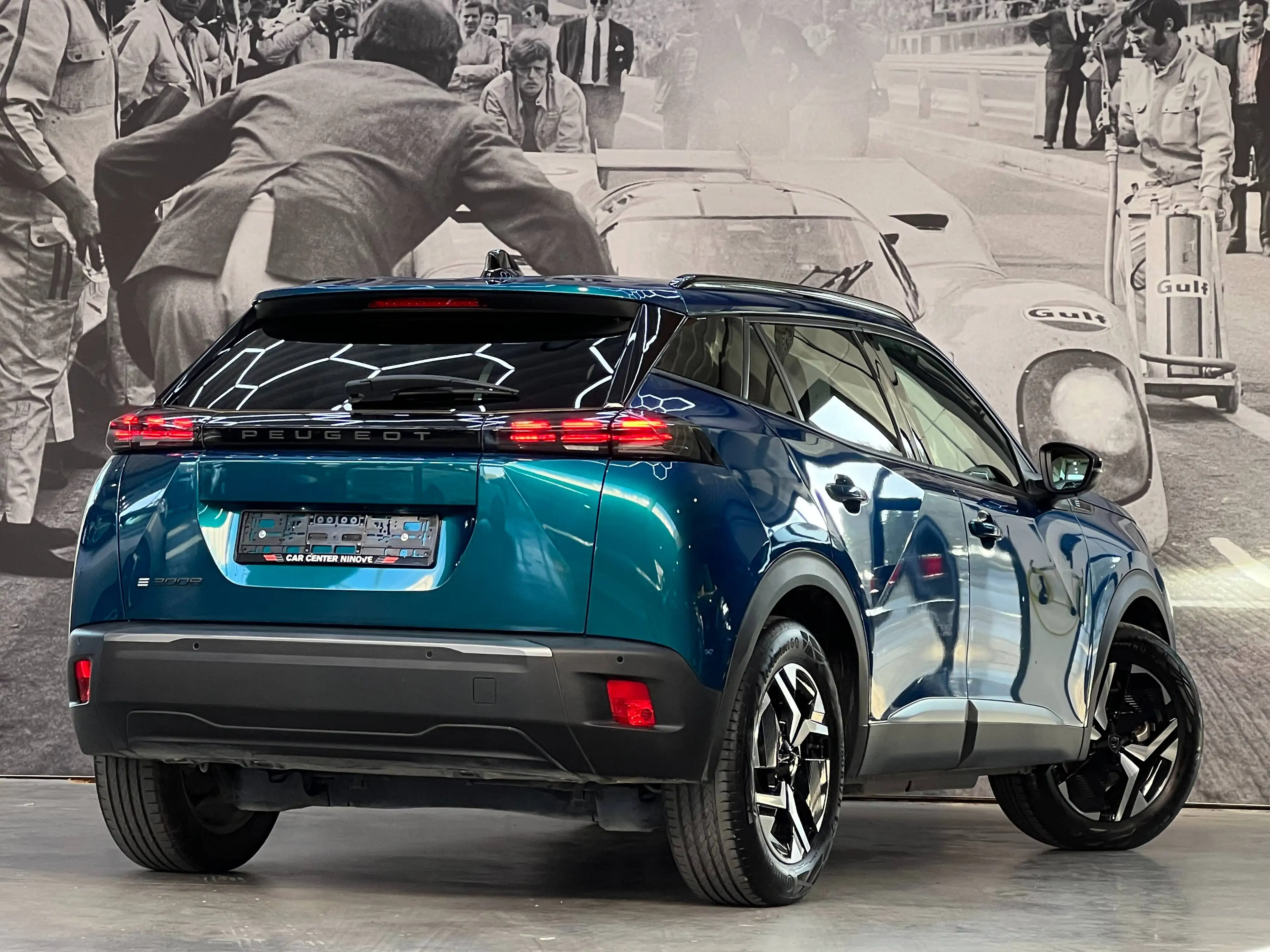 Peugeot e-2008 54 kWh Allure / Obsession Blue / Apple & Android Auto — photo 9