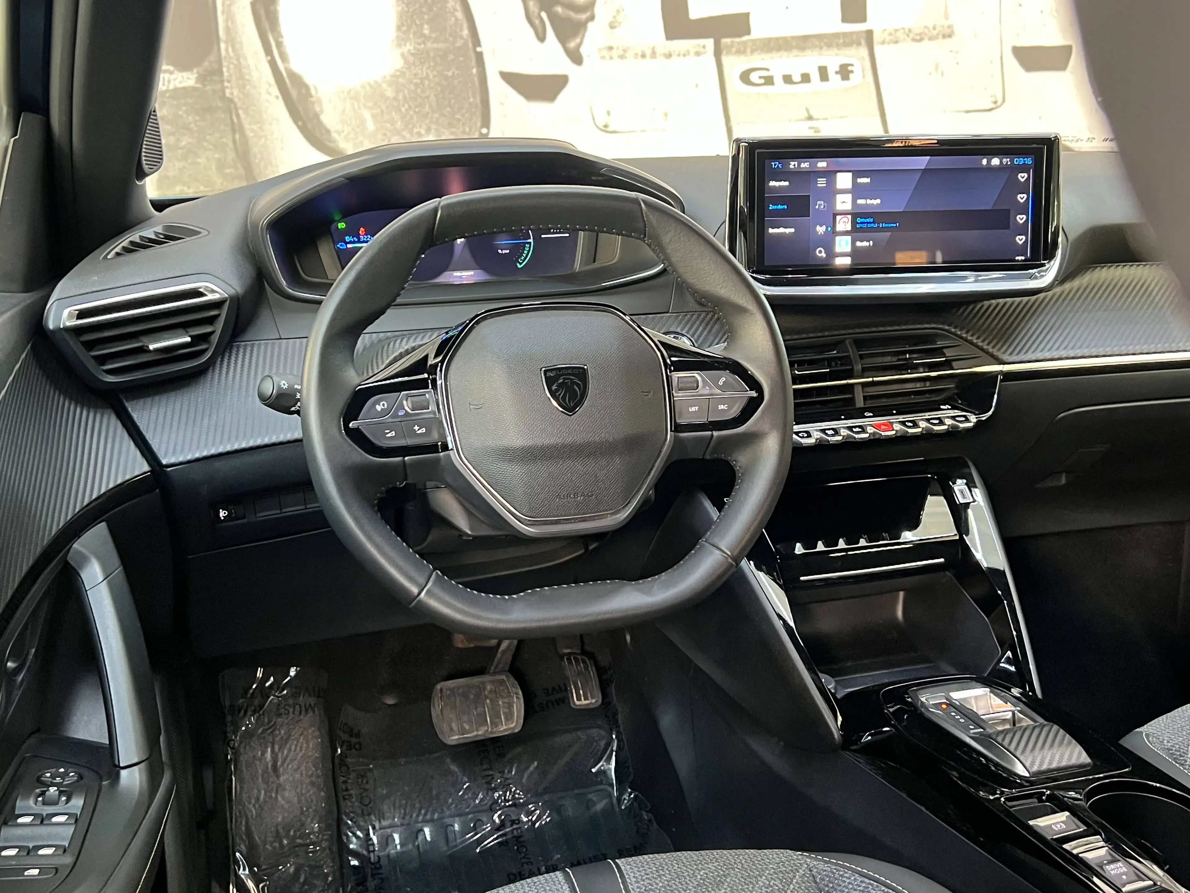 Peugeot e-2008 54 kWh Allure / Obsession Blue / Apple & Android Auto — photo 16