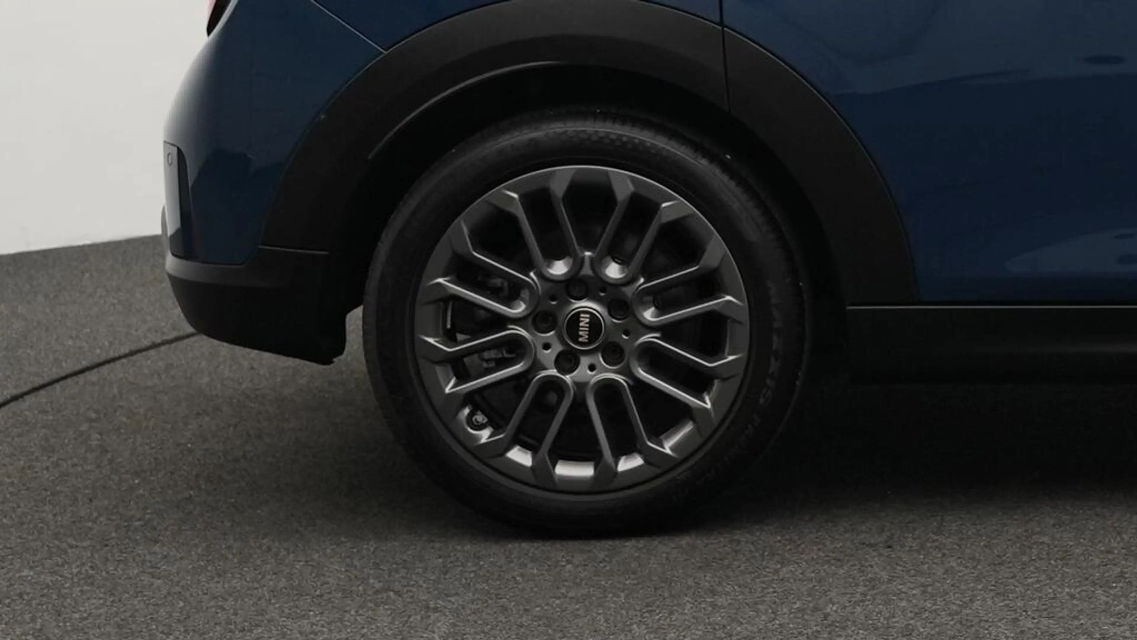 MINI Cooper C Favoured Trim — photo 9