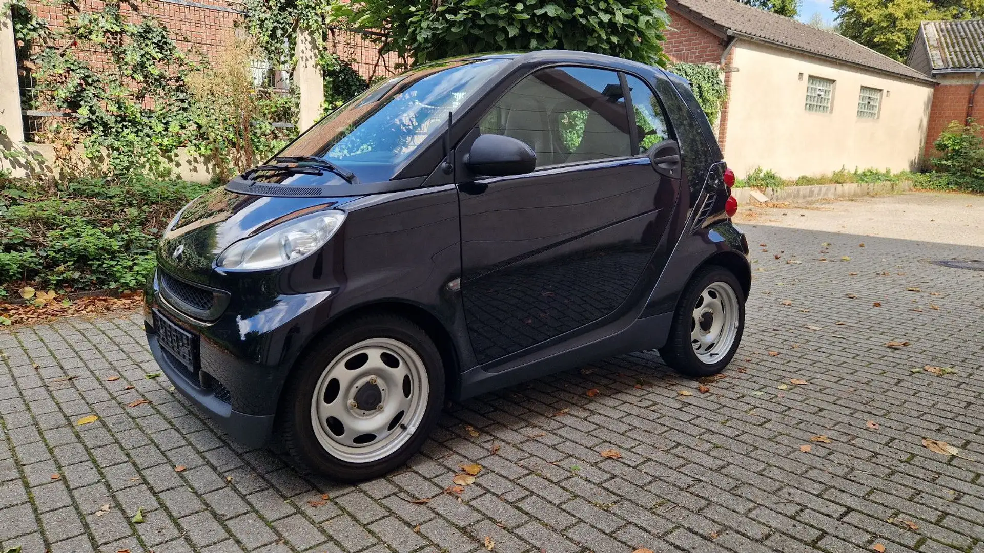 smart forTwo coupé 1.0 pure Automatik Tüv Neu Zv Funk Schwarz - 2