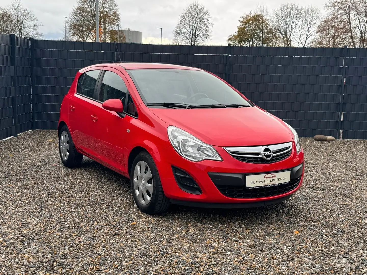 Opel Corsa D 1.2 Satellite TÜV NEU KLIMA 1.HAND 4TÜR. Rouge - 2