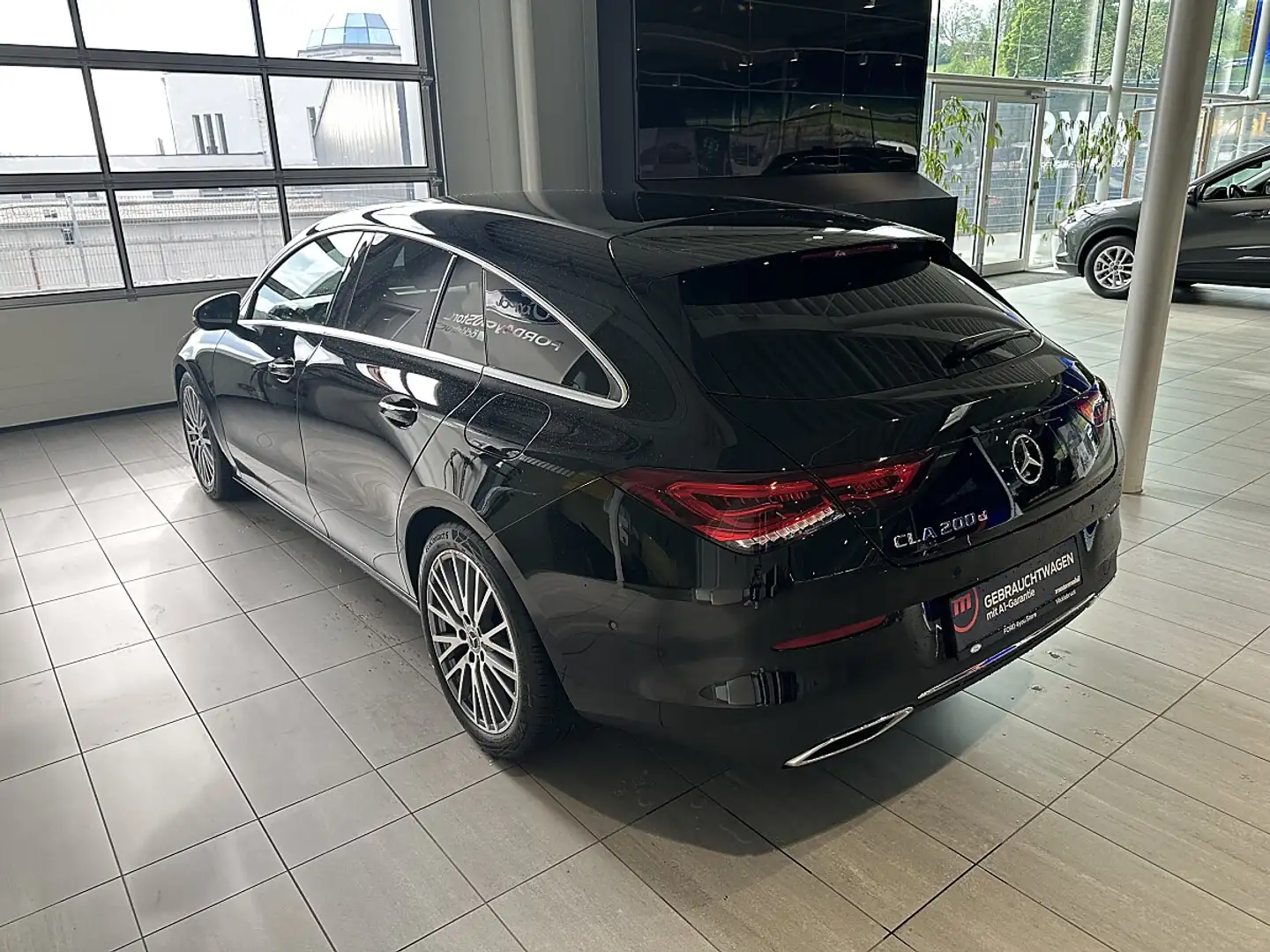 Mercedes-Benz CLA 200 d Shooting Brake Aut. Schwarz - 2