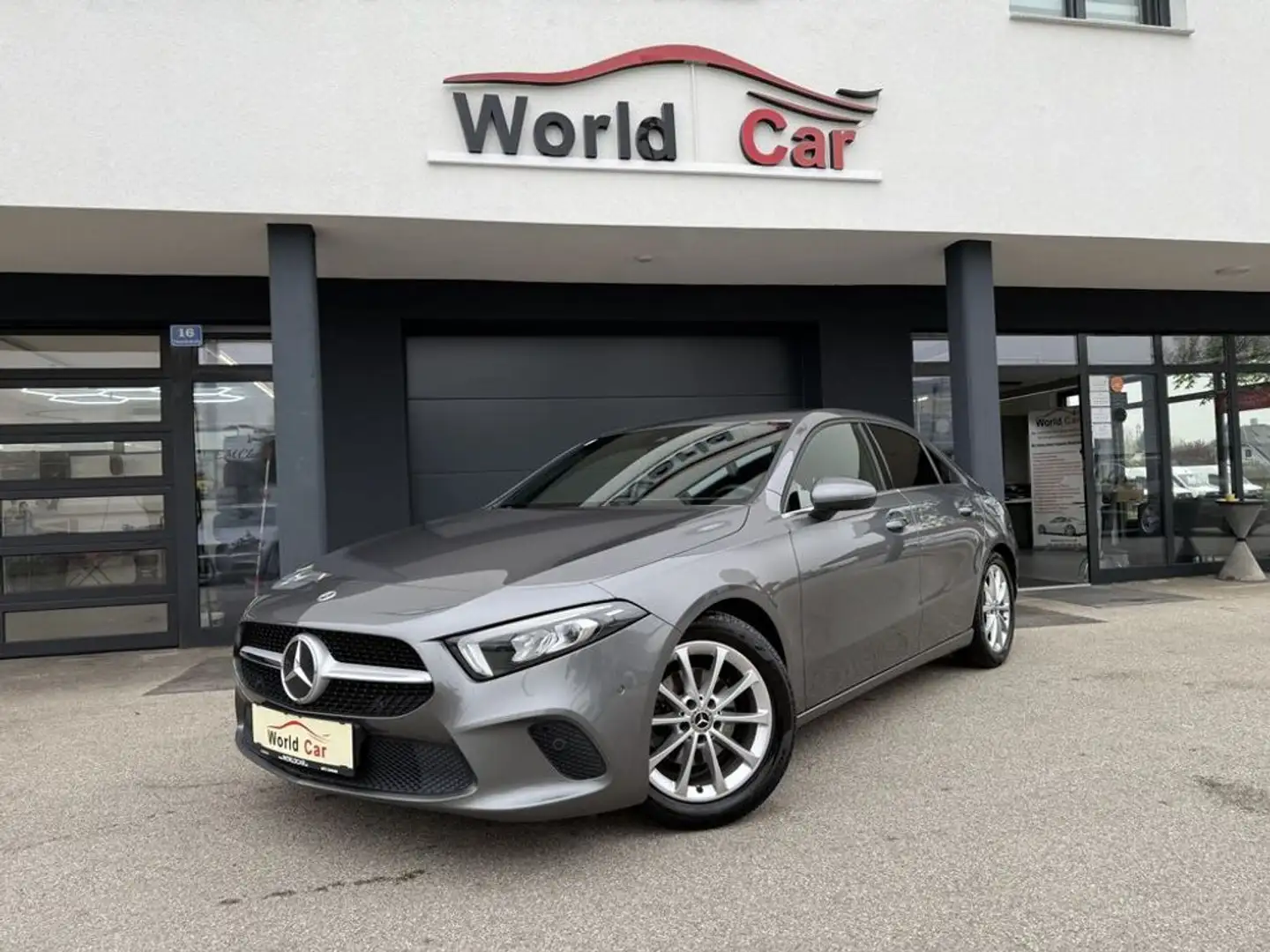 Mercedes-Benz A 180 Limousine Style LED-NAVI-WIDESCREEN-RFK Grau - 1