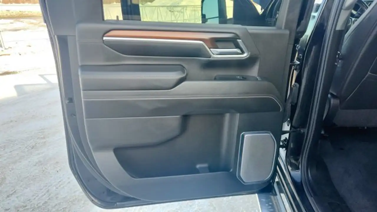 GMC Sierra 3500HD снимка GMC Sierra 3500HD