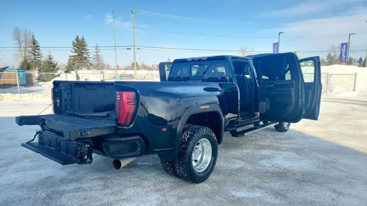 GMC Sierra 3500HD снимка GMC Sierra 3500HD