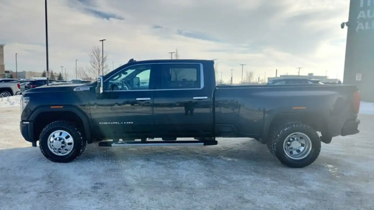 GMC Sierra 3500HD снимка GMC Sierra 3500HD