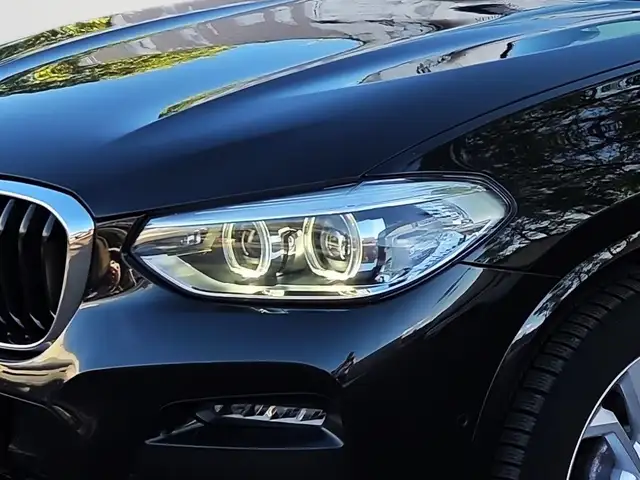 BMW X4 view 10