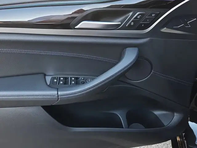 BMW X4 view 14