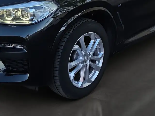 BMW X4 view 11