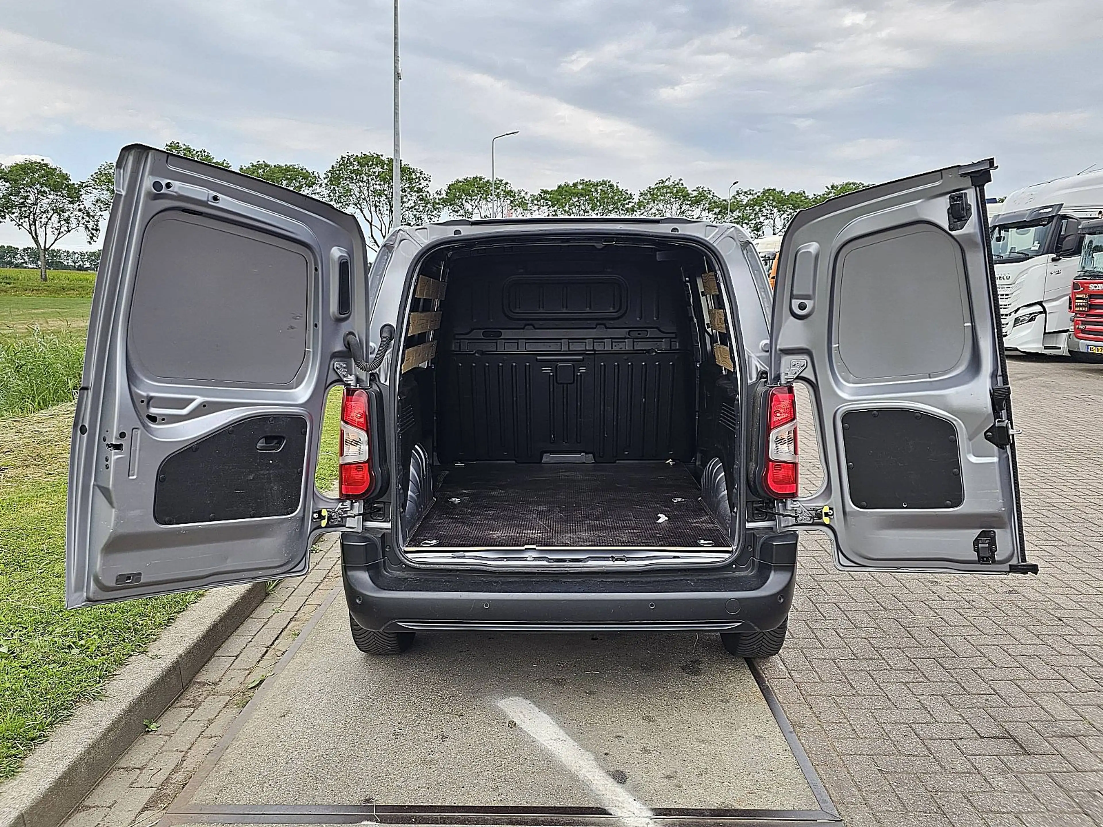Fiat Doblo 1.5 L1 Navi Facelift NAP — photo 12
