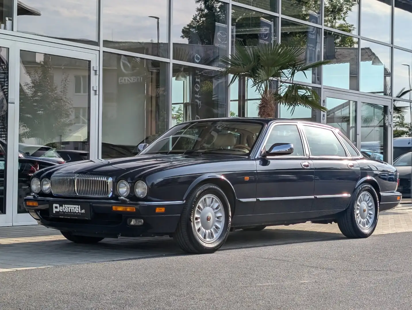 Jaguar Daimler Six 4.0 AT X300 Azul - 2