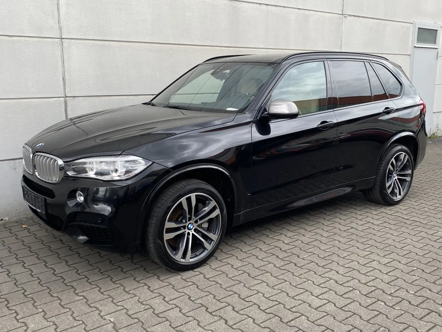 BMW X5 M 50 d xDrive HeadUp Alu20 360 Kam Memo ACC Ledr Bei Schwarz - 2