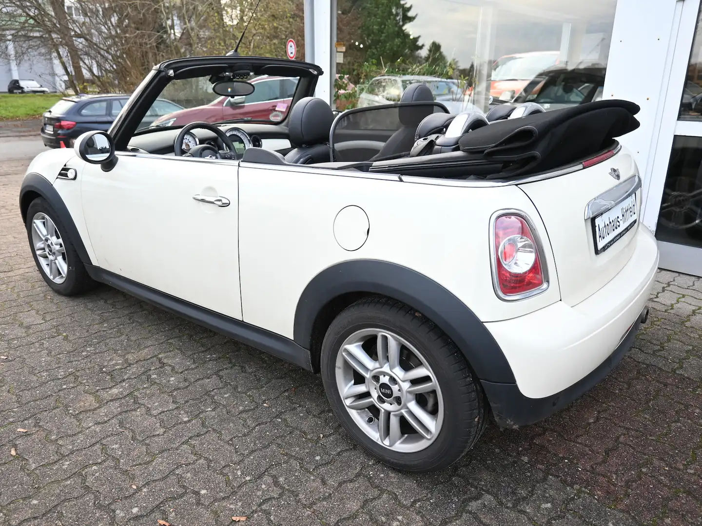 MINI Cooper Cabrio Autom Klimaaut Leder Navi PDC Alu Weiß - 2