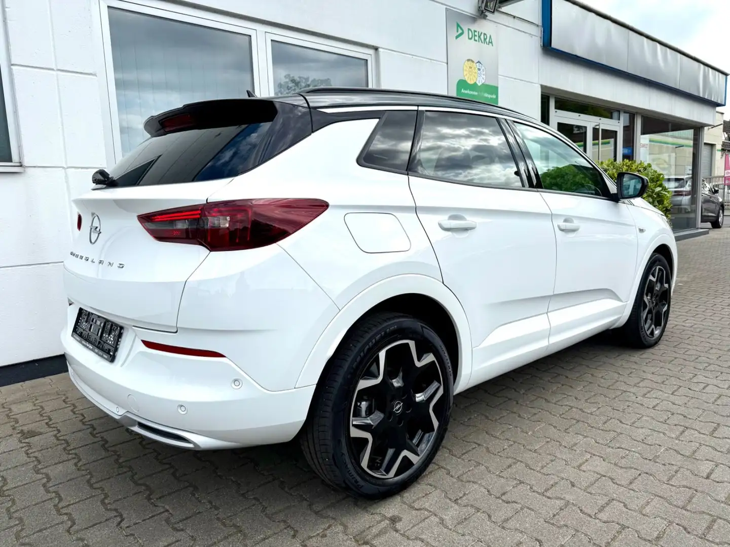 Opel Grandland X Grandland Ultimate 1,2 Automatik Weiß - 2