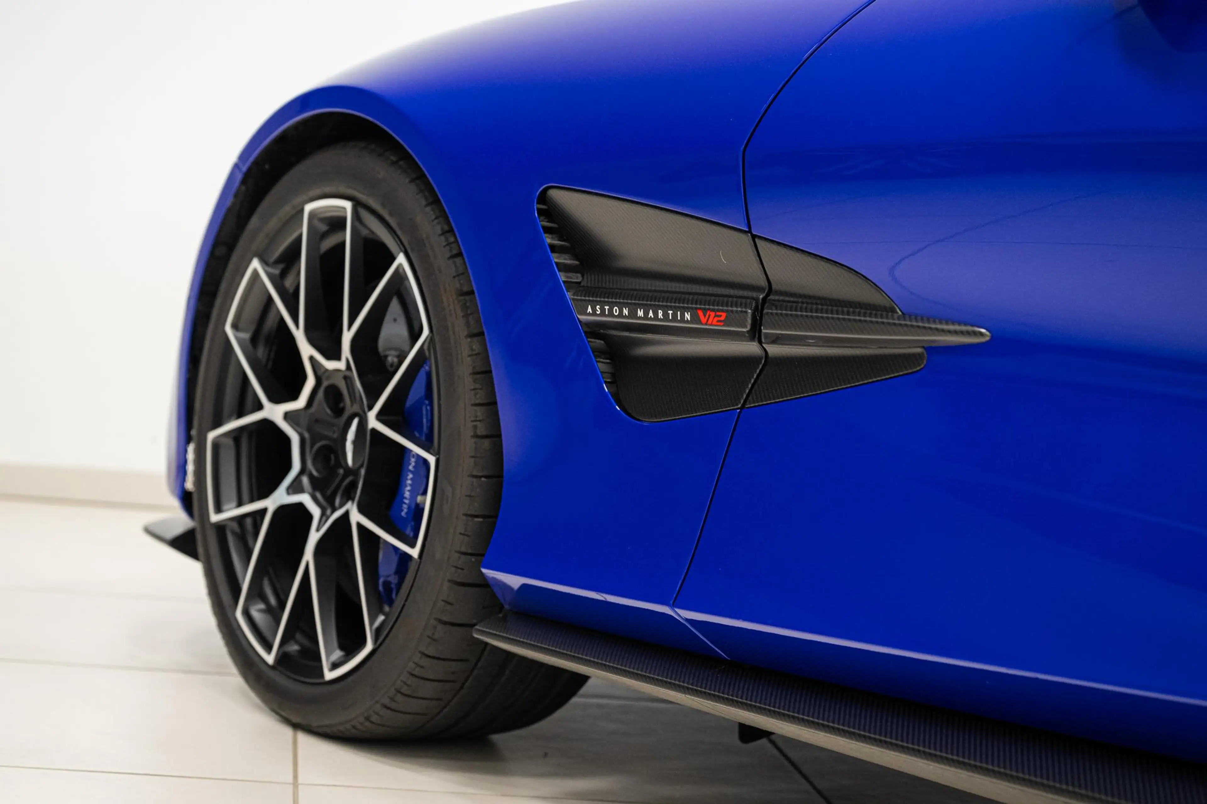 Aston Martin Vanquish Volante Incl. BPM — photo 15