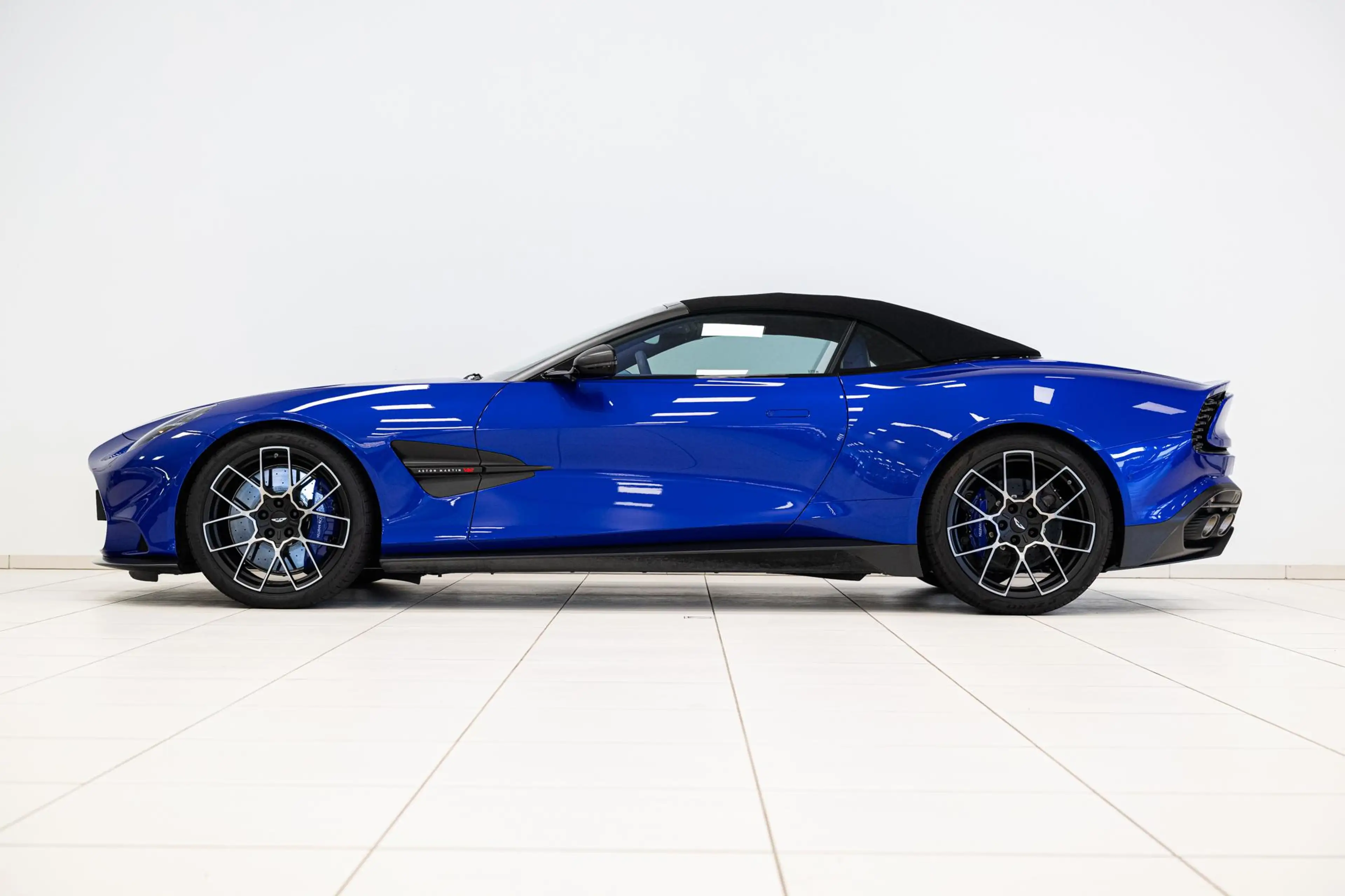 Aston Martin Vanquish Volante Incl. BPM — photo 10