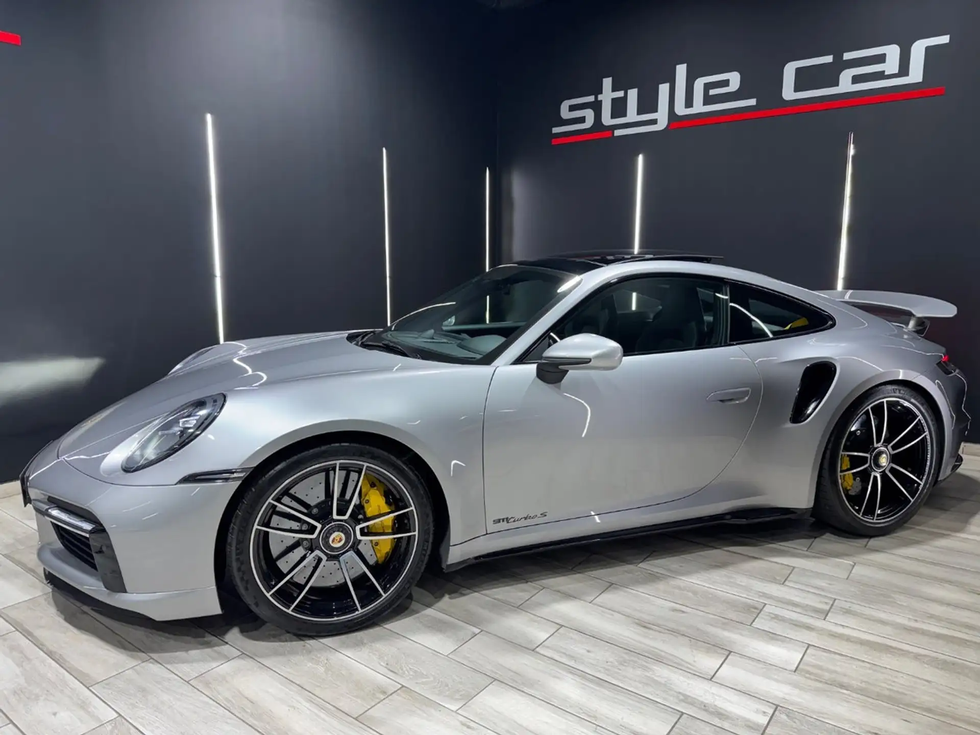 포르쉐 911 Turbo S Coupe 2020 화이트 사진 4