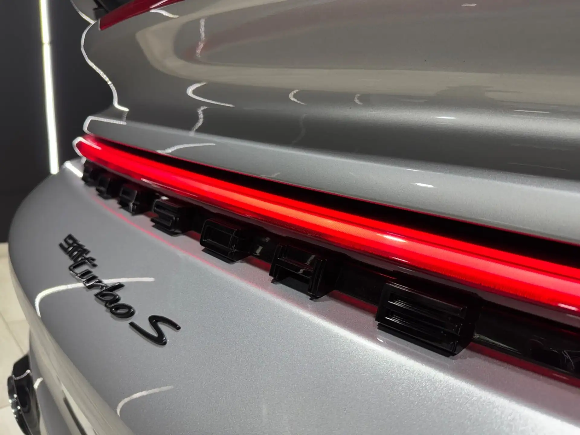 포르쉐 911 Turbo S Coupe 2020 화이트 사진 6