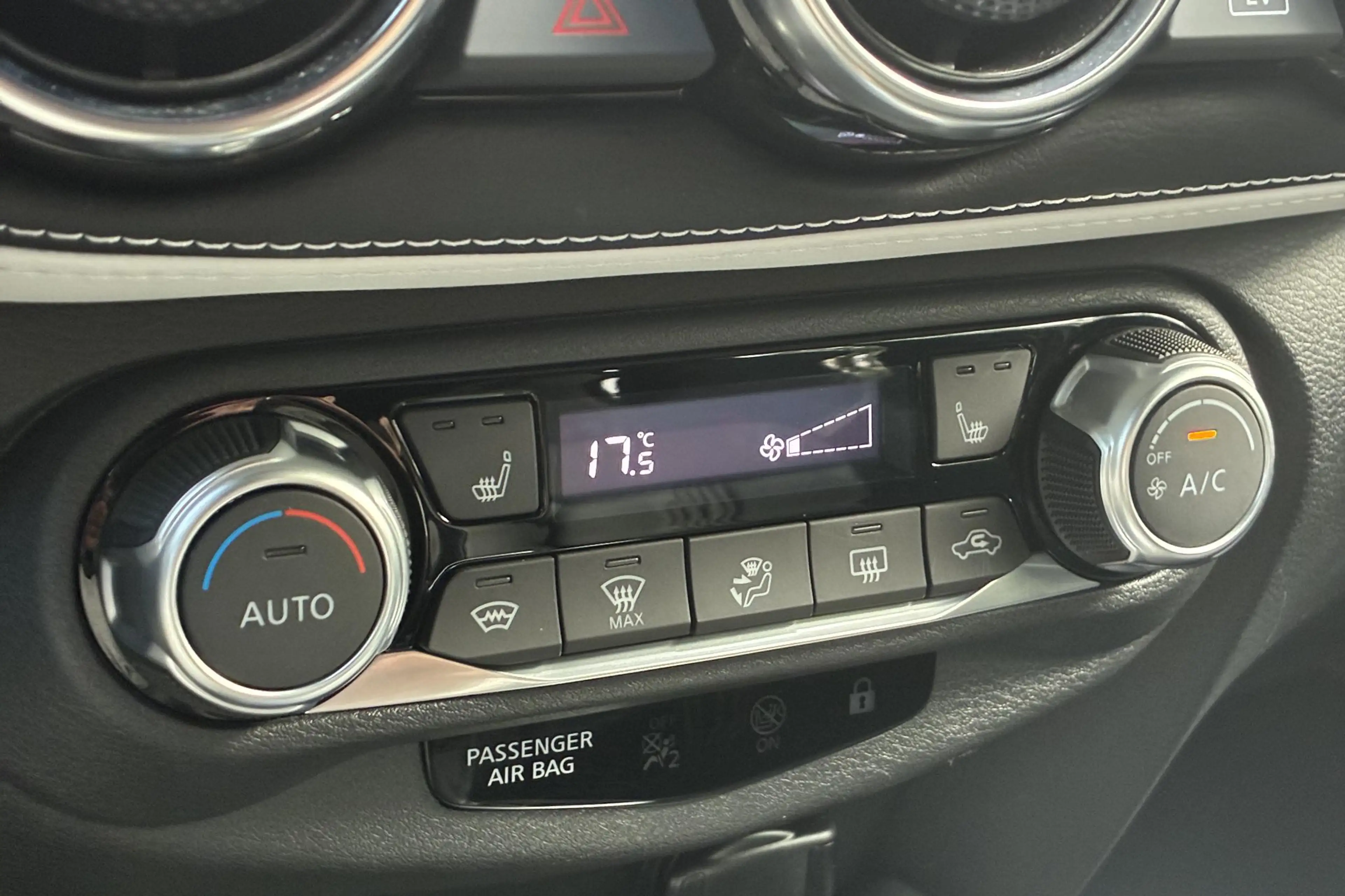 Nissan Juke 1.6 Hybrid Premiere Edition — photo 13