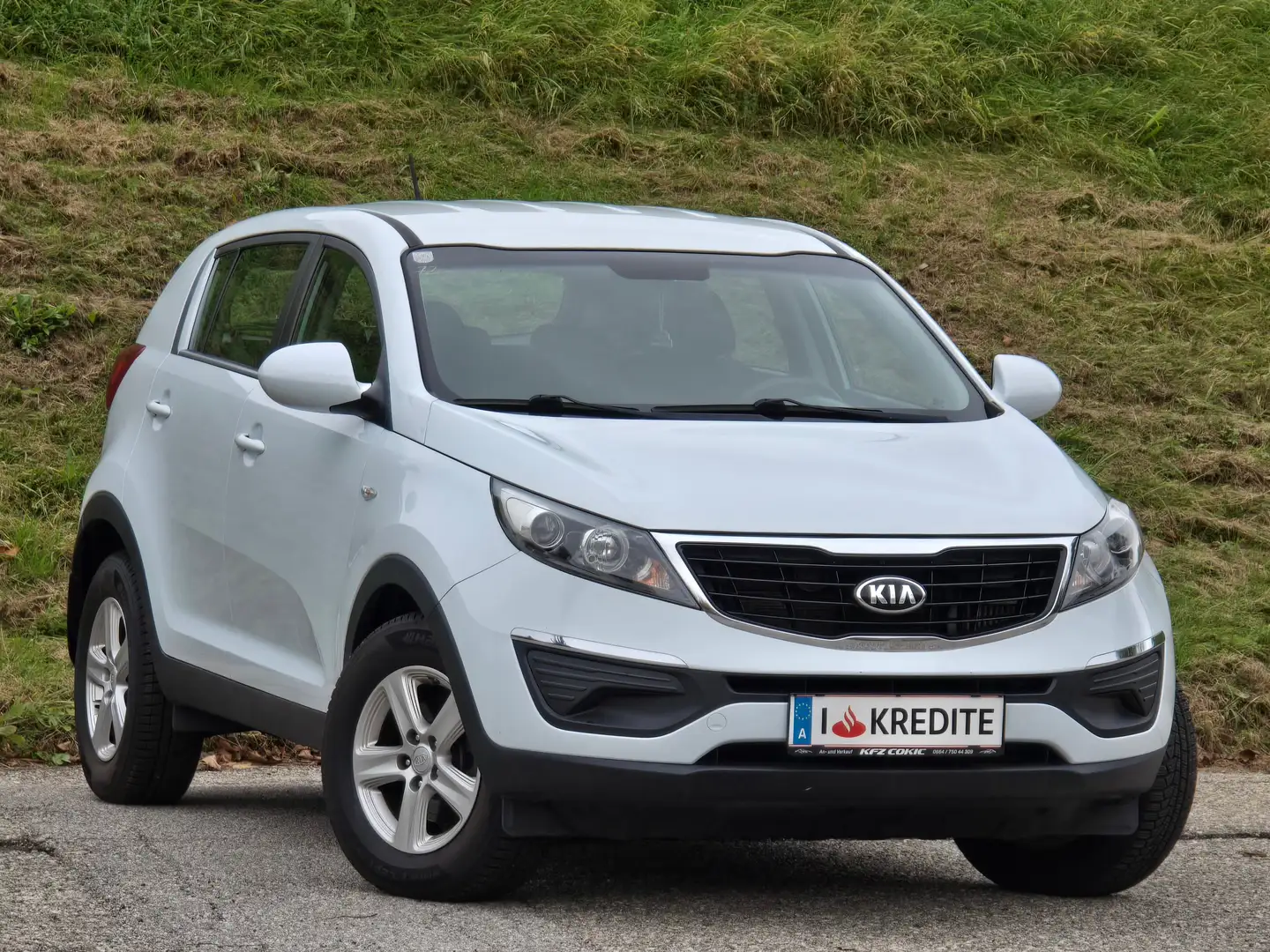 Kia Sportage 1,7 CRDI Top* Kredit* Tempomat* Sitzheizung* PDC* Weiß - 2