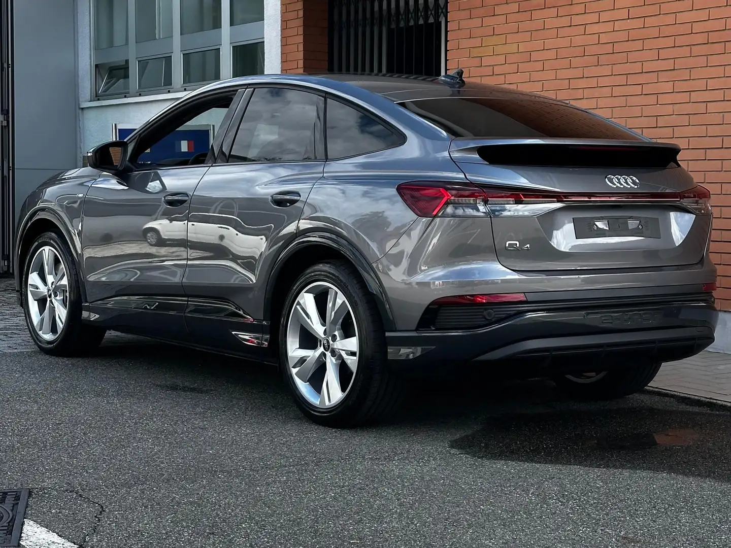 Audi Q4 e-tron Q4 Sportback e-tron 45 S line edition Grijs - 2