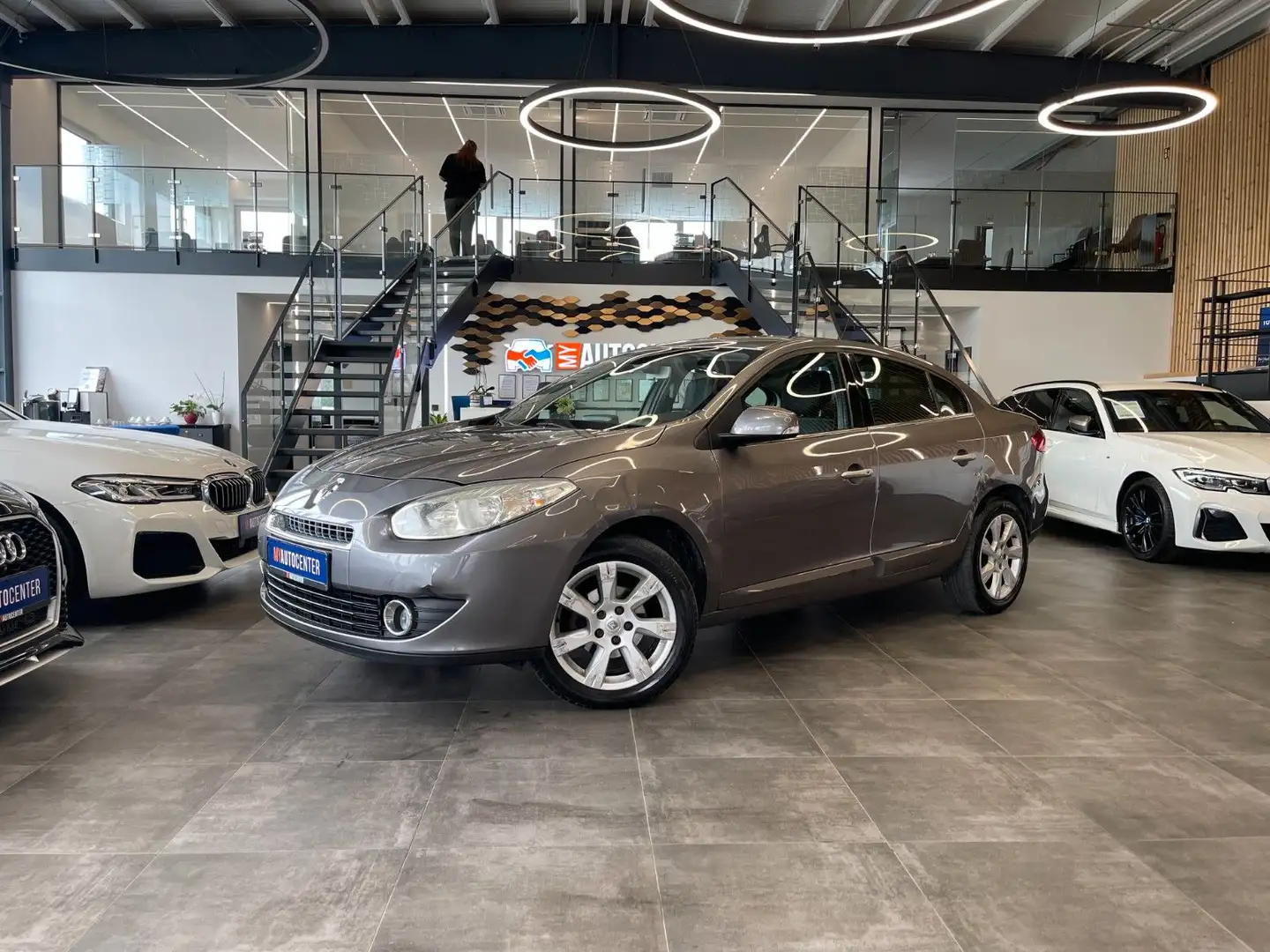 Renault Fluence Dynamique *NAVI*TEMPOMAT*KLIMAAUTOMATIK* Gris - 1