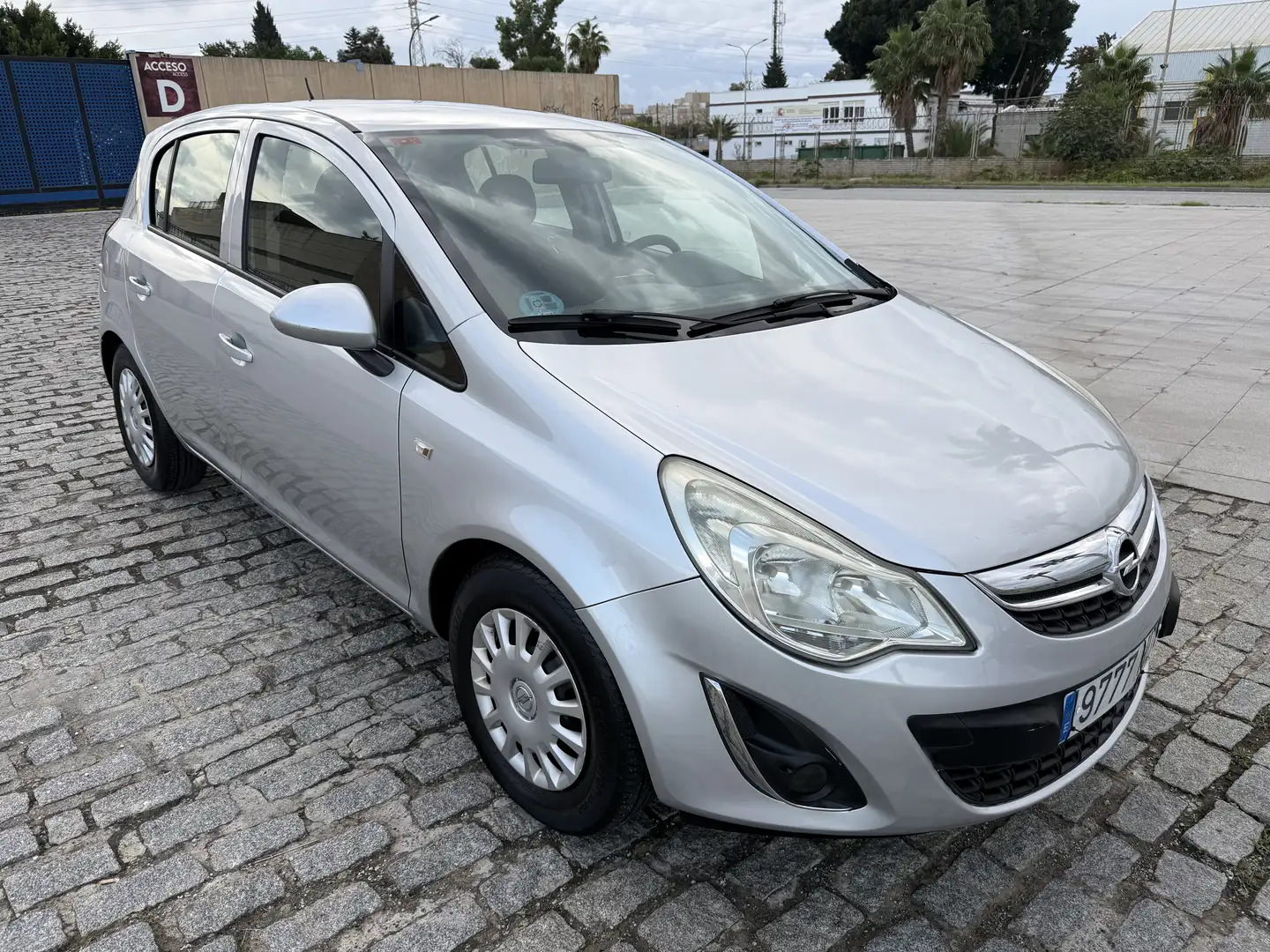 Opel Corsa 1.2 Essentia Gris - 2