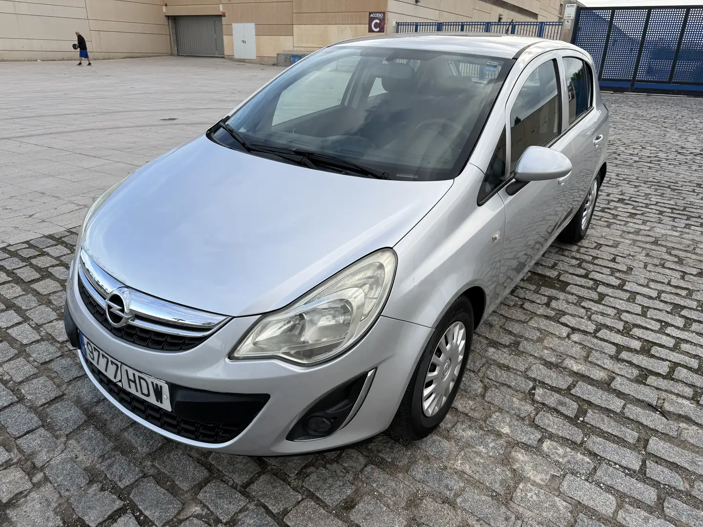 Opel Corsa 1.2 Essentia Gris - 1