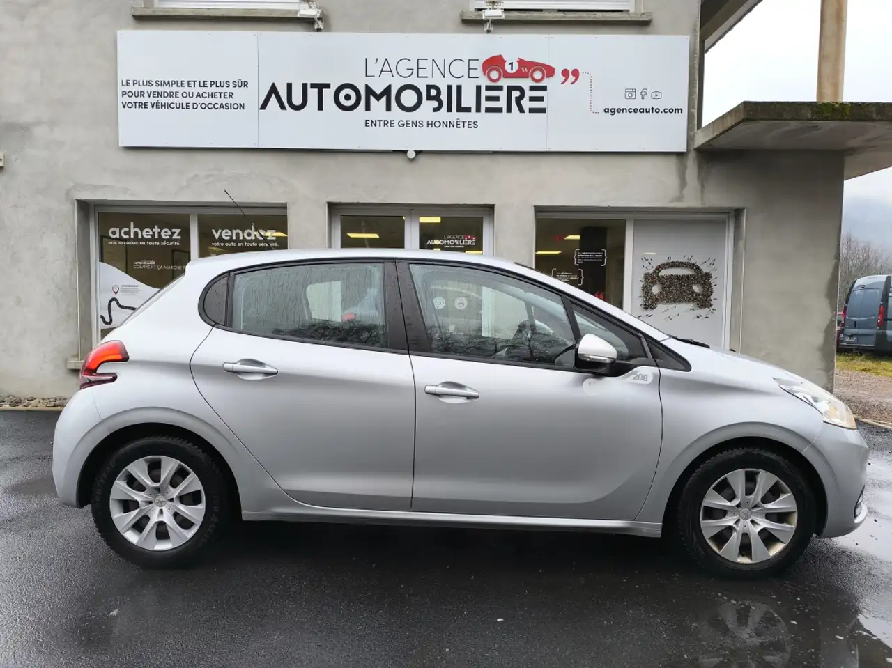 Peugeot 208 208 — photo 4