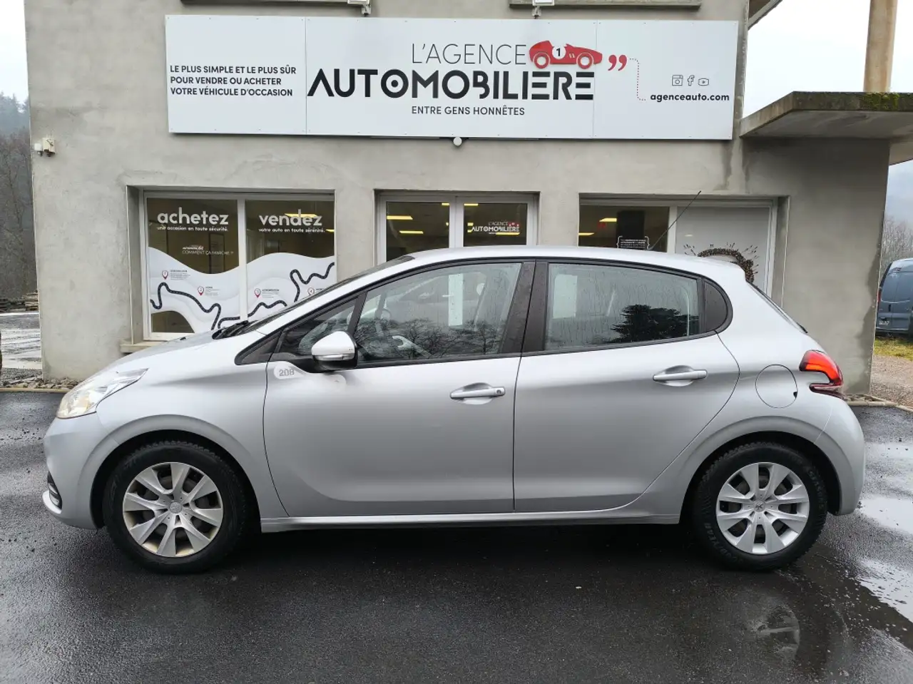 Peugeot 208 208 — photo 8