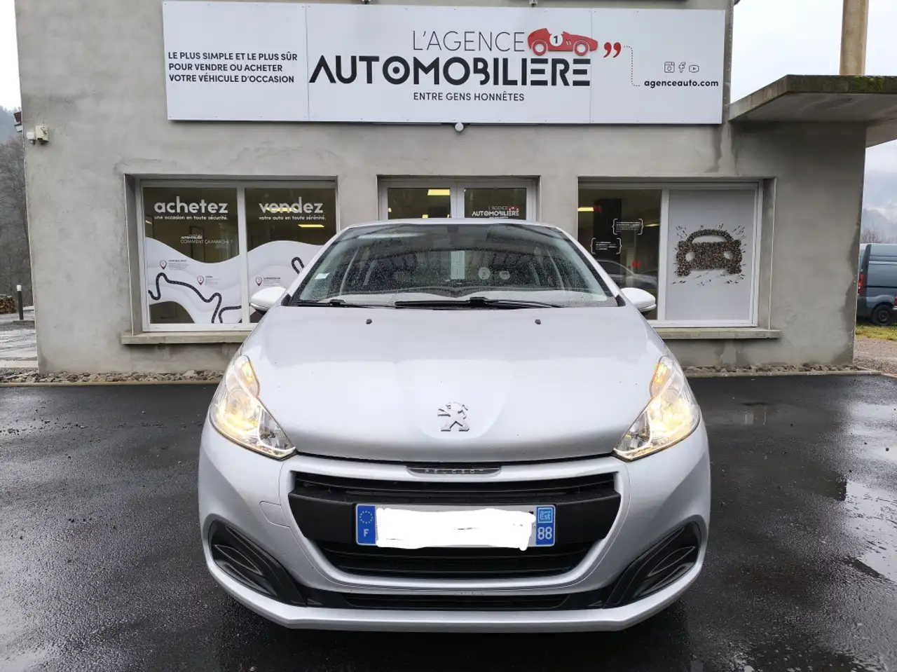 Peugeot 208 208 — photo 2