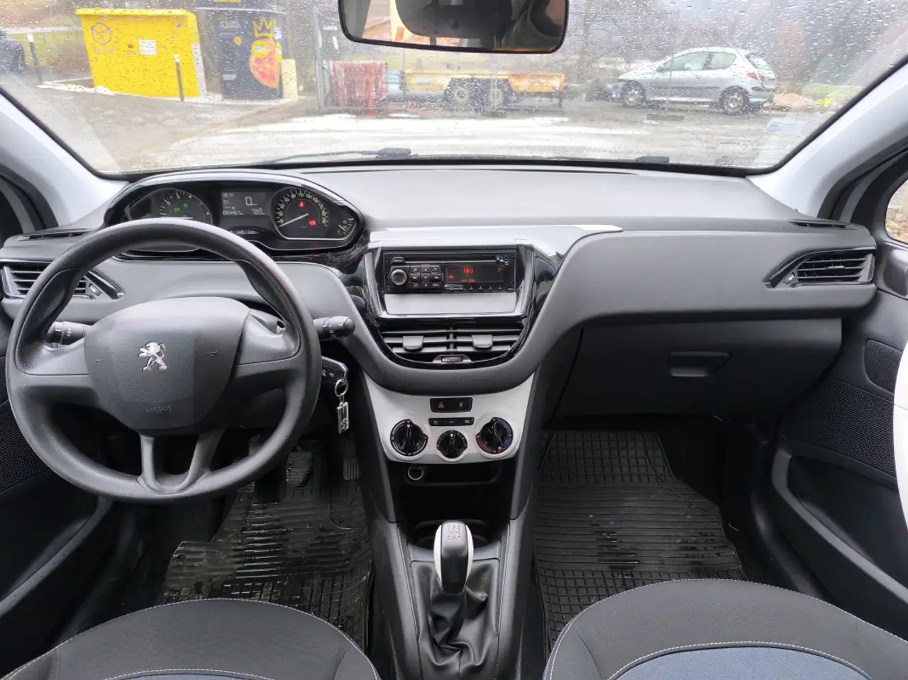 Peugeot 208 208 — photo 20