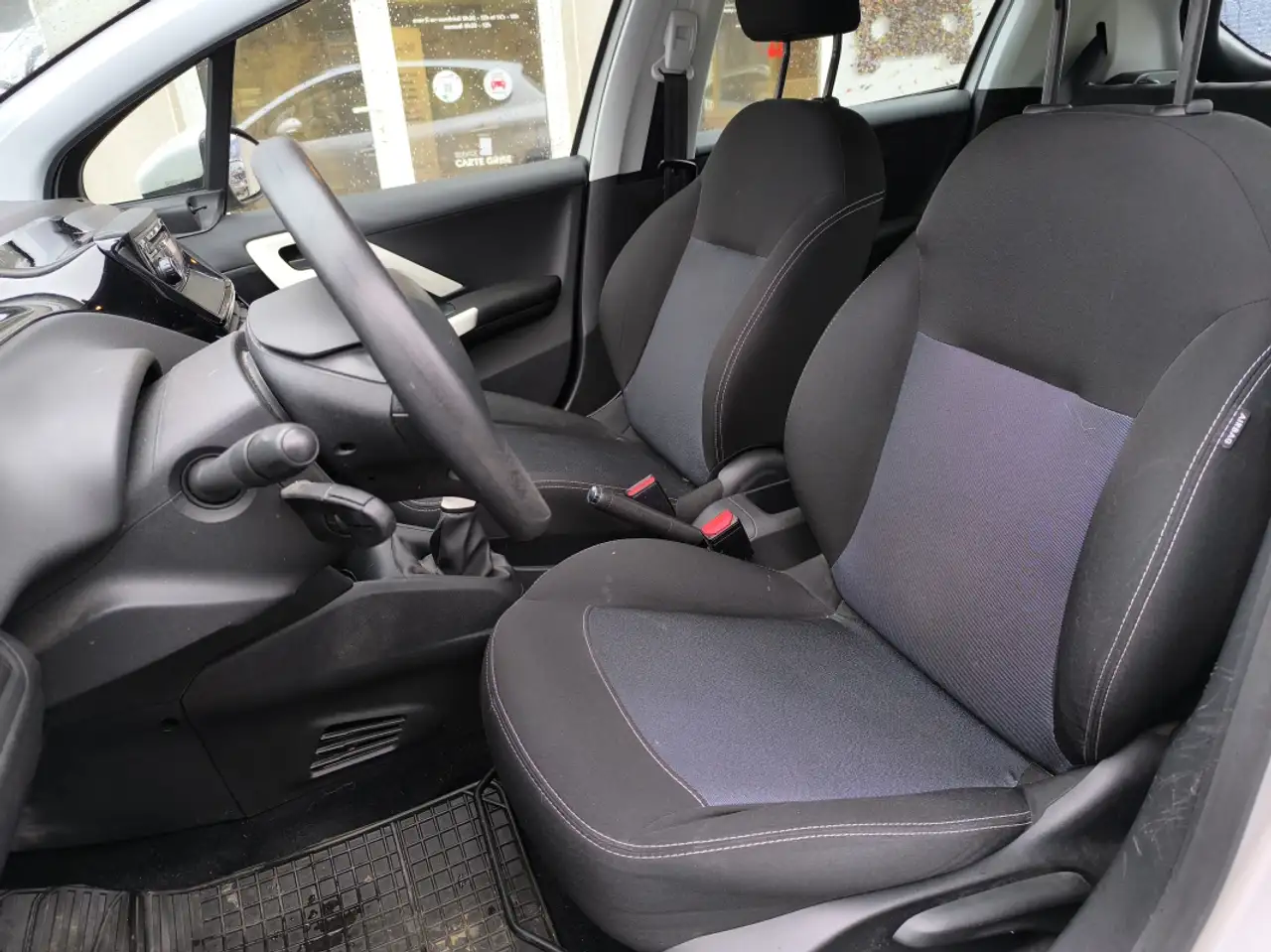 Peugeot 208 208 — photo 15