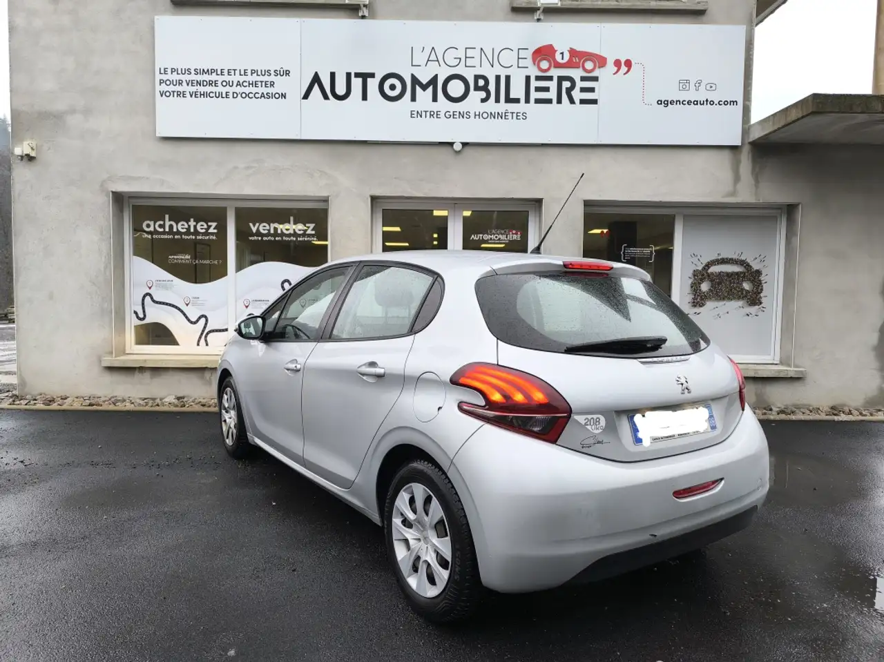 Peugeot 208 208 — photo 7
