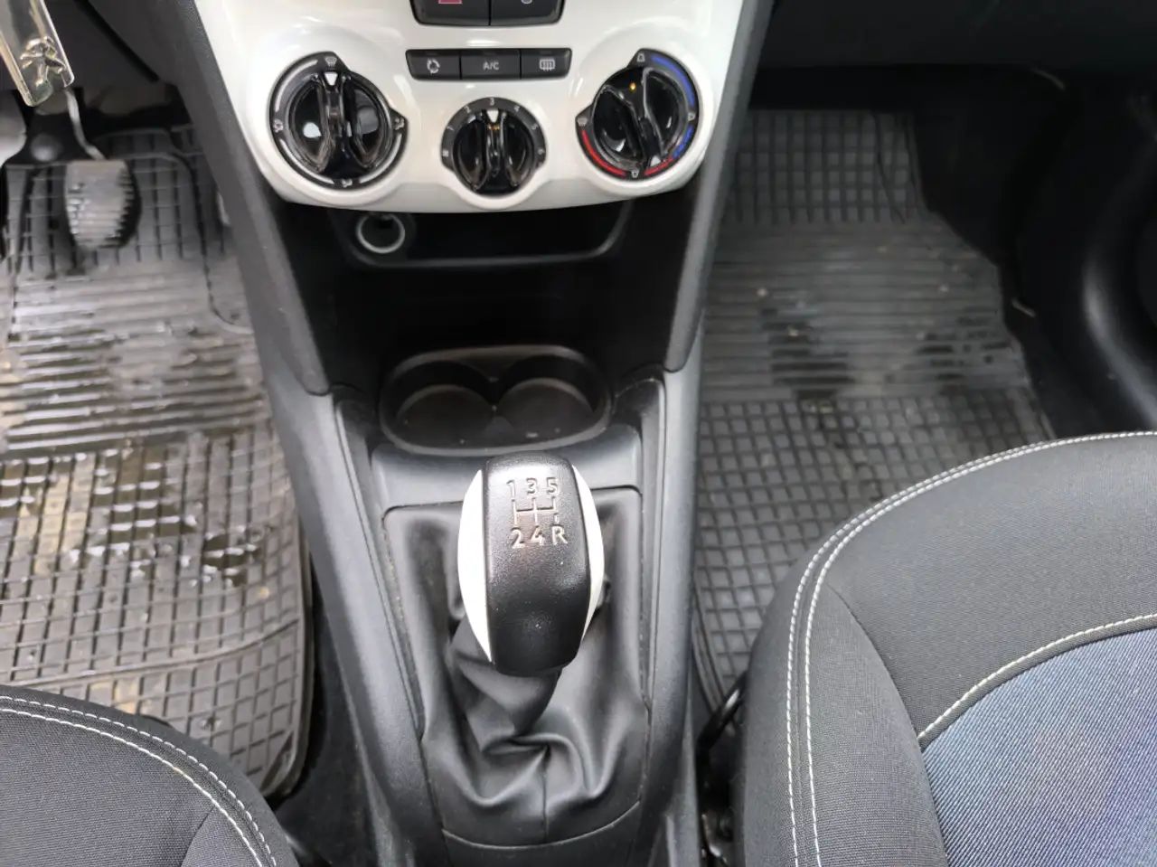 Peugeot 208 208 — photo 22