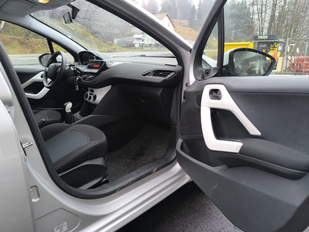 Peugeot 208 208 — photo 26