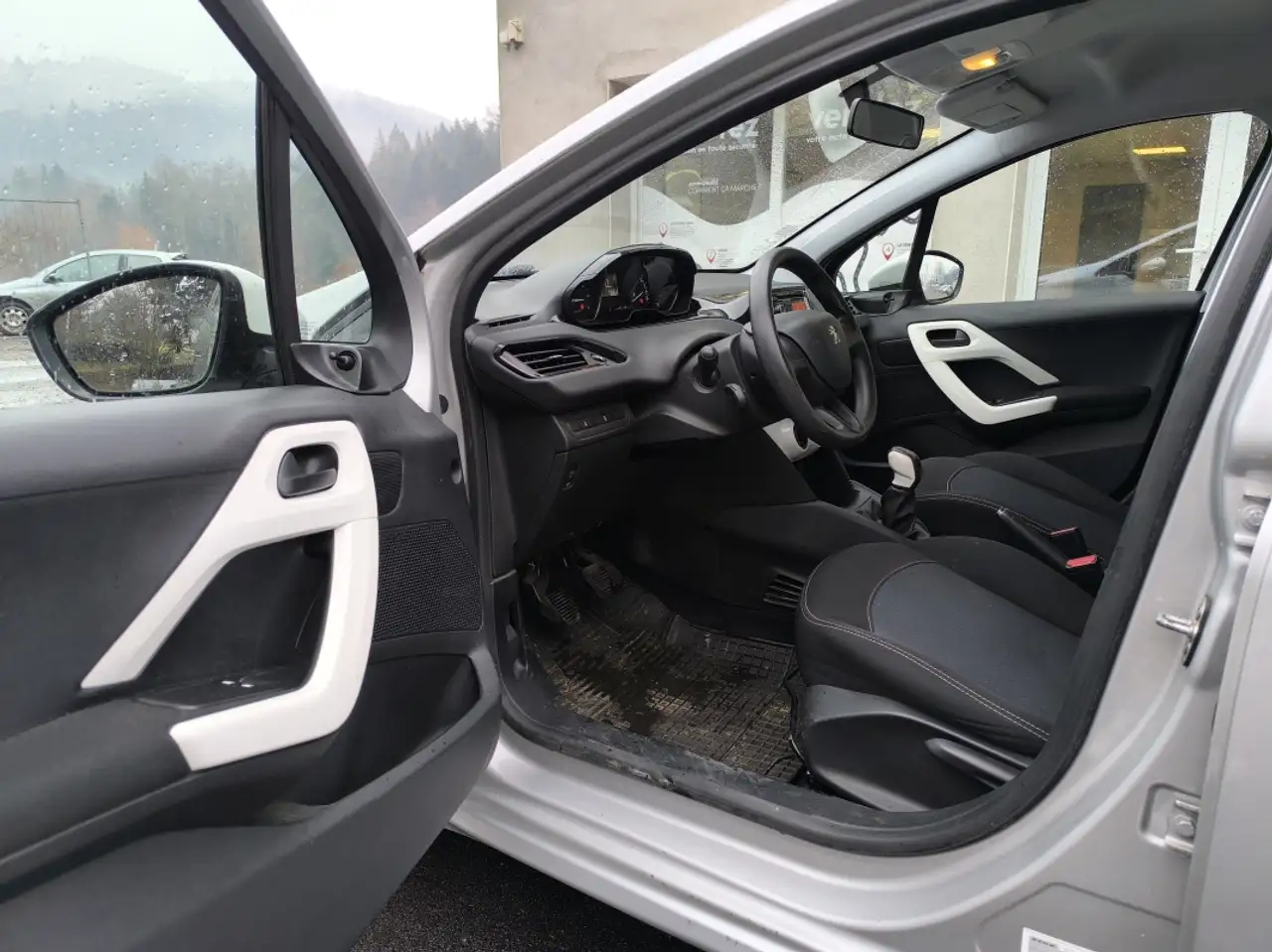 Peugeot 208 208 — photo 14