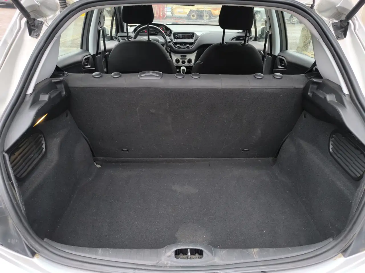 Peugeot 208 208 — photo 28